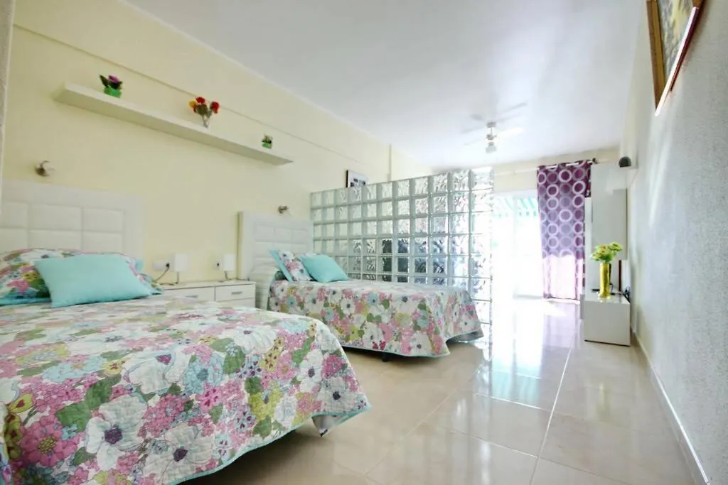 Apartamento Studio In Beachfront Complex In El Duque Area, Costa Adeje