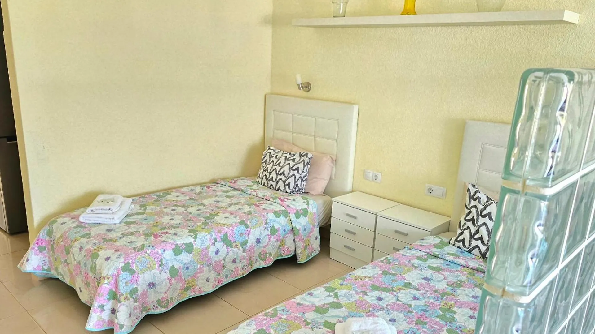 Apartamento Studio In Beachfront Complex In El Duque Area, Costa Adeje